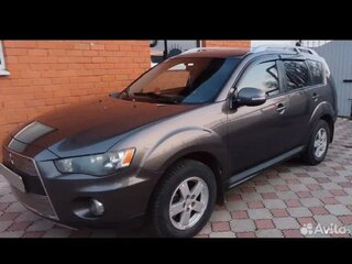 2010 Mitsubishi Outlander II Рестайлинг, коричневый, 1700000 рублей, вид 2
