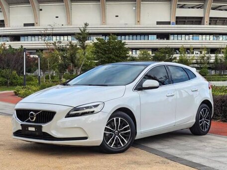 Volvo V40 II Рестайлинг