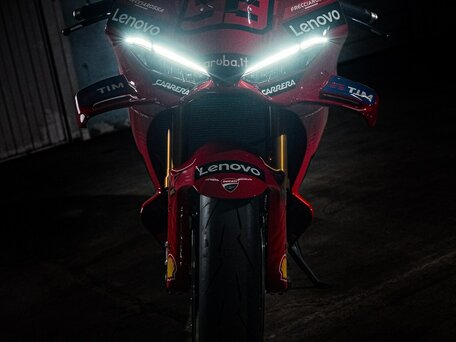 2026 Ducati Panigale V4, красный, 14000000 рублей, вид 4