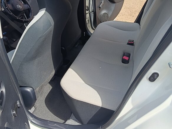 2014 Toyota Vitz III (XP130) Рестайлинг, белый, 999999 рублей - вид 12