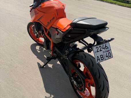2024 KTM 390 Duke, оранжевый, 575000 рублей, вид 4