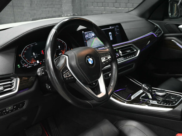 2019 BMW X5 40i IV (G05/G18), белый, 5000000 рублей - вид 17