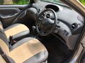 2002 Toyota Vitz I (P10), серый, 370000 рублей - вид 7