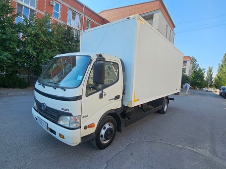 2011 Toyota Dyna, белый, 4200000 рублей, вид 1