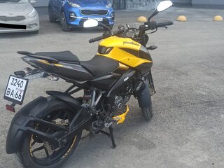 2020 Bajaj Pulsar NS 200, жёлтый, 200000 рублей, вид 2