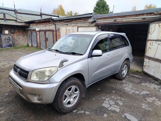 2004 Toyota RAV4 II (XA20) Рестайлинг, серебристый, 830000 рублей, вид 1