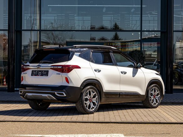 2022 Kia Seltos I, белый, 2055000 рублей - вид 5