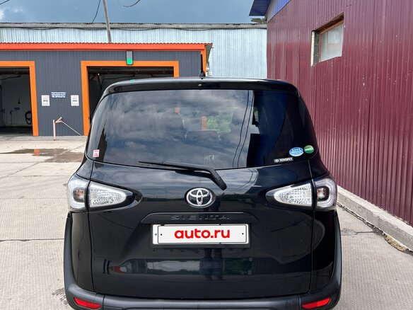 2017 Toyota Sienta II, чёрный, 1300000 рублей - вид 2