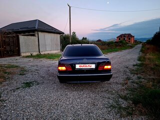 2000 Mercedes-Benz E-Класс 280 II (W210, S210) Рестайлинг, синий, 800000 рублей, вид 4