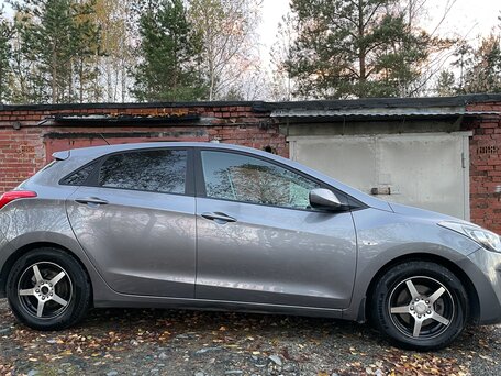 2014 Hyundai i30 II, серый, 950000 рублей, вид 4