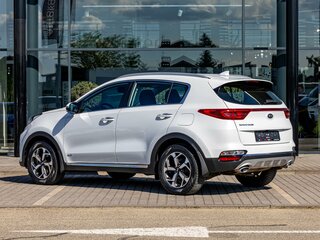 2018 Kia Sportage IV Рестайлинг, белый, 1895000 рублей, вид 4