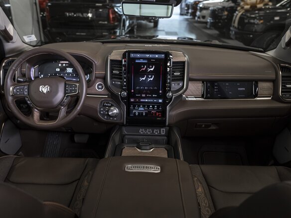 2026 Ram 1500 Crew Cab eTorque V Рестайлинг, чёрный, 12019113 рублей - вид 23