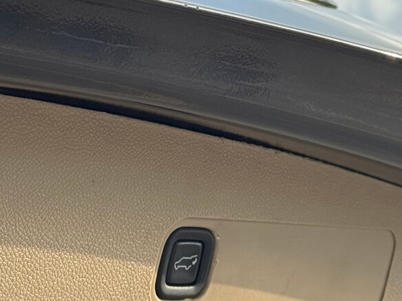 2010 Cadillac Escalade III, серый, 2000000 рублей - вид 18