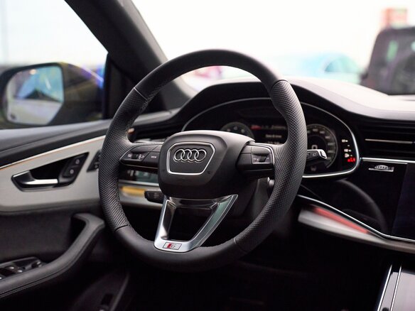 2025 Audi Q8 55 TFSI I (4M) Рестайлинг, серый, 13250000 рублей - вид 17