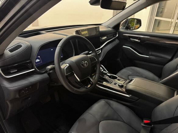 2025 Toyota Highlander IV (XU70), чёрный, 6100000 рублей - вид 6