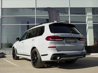 2025 BMW X7 40d I (G07) Рестайлинг, серый, 16700000 рублей, вид 4