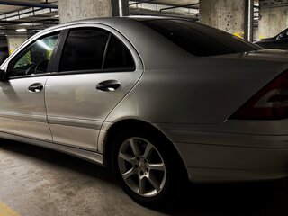 2004 Mercedes-Benz C-Класс 180 II (W203) Рестайлинг, серебристый, 520000 рублей, вид 4