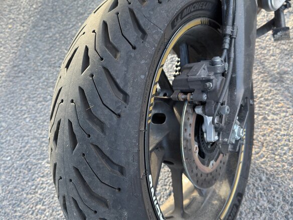 2020 Yamaha MT-09 Tracer (FJ-09), красный, 950000 рублей - вид 4