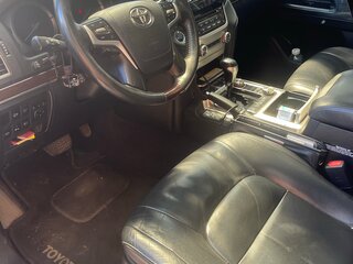 2015 Toyota Land Cruiser 200 Series Рестайлинг 2, чёрный, 4800000 рублей, вид 2