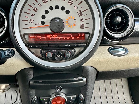 2011 Mini Hatch Cooper II (R56) Рестайлинг, белый, 930000 рублей - вид 11