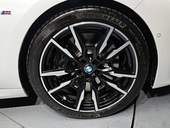 2025 BMW 8 серии M850i xDrive II (G14/G15/G16) Рестайлинг, белый - вид 5