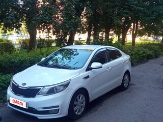 2017 Kia Rio III Рестайлинг, белый, 1200000 рублей, вид 2
