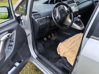 2010 Toyota Verso I, серебристый, 1000000 рублей, вид 5