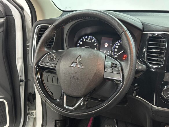 2021 Mitsubishi Outlander III Рестайлинг 3, белый, 1987700 рублей - вид 14