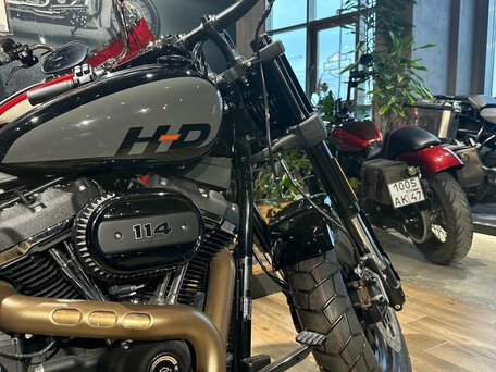 2023 Harley-Davidson Fat Bob, чёрный, 3350000 рублей, вид 2