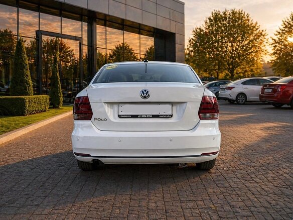 2019 Volkswagen Polo V Рестайлинг, белый, 1500000 рублей - вид 2