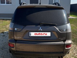 2011 Mitsubishi Outlander II Рестайлинг, коричневый, 1500000 рублей, вид 3