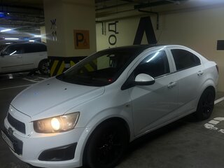 2014 Chevrolet Aveo II, белый, 450000 рублей, вид 1