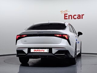 2025 Kia K5 LPi III Рестайлинг, белый, 2304000 рублей, вид 4