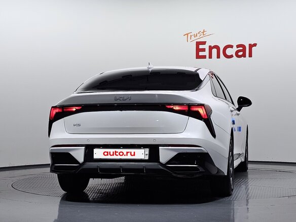 2025 Kia K5 LPi III Рестайлинг, белый - вид 3