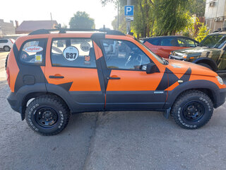 2011 Chevrolet Niva I Рестайлинг, оранжевый, 430000 рублей, вид 3
