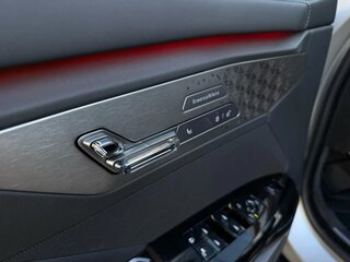 2026 BMW 7 серии 740 xDrive VII (G70) Рестайлинг, серебристый, 19350032 рублей, вид 4