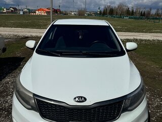 2017 Kia Rio III Рестайлинг, белый, 770000 рублей, вид 3