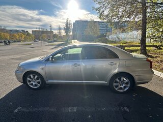 2004 Toyota Avensis II, серебристый, 580000 рублей, вид 2