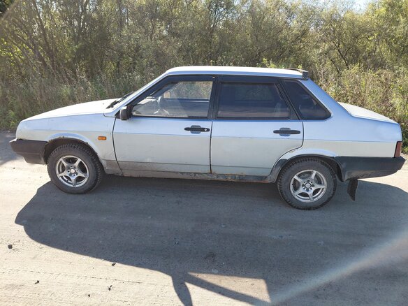 2001 Lada (ВАЗ) 21099, серебристый, 70000 рублей - вид 1