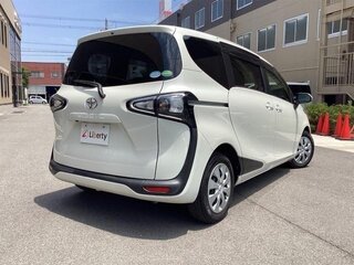 2021 Toyota Sienta II Рестайлинг, белый, 1100000 рублей, вид 4