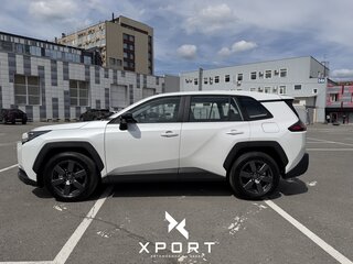 2025 Toyota RAV4 V (XA50), белый, 4090000 рублей, вид 3