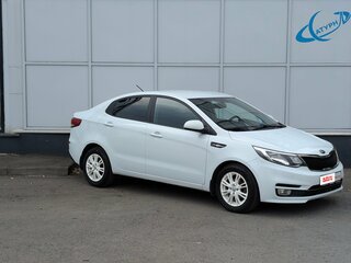 2017 Kia Rio III Рестайлинг, белый, 1075000 рублей, вид 3