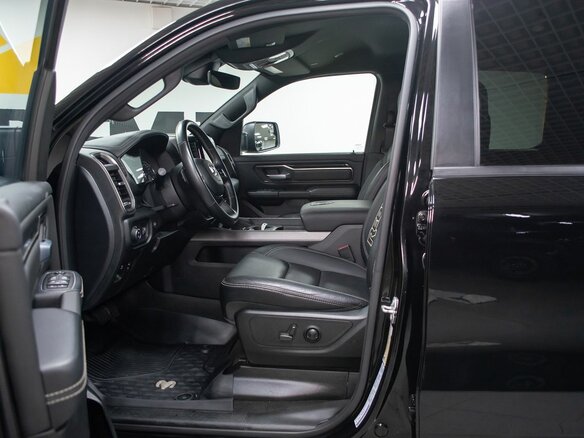 2022 Ram 1500 Crew Cab eTorque V, чёрный, 7999000 рублей - вид 10