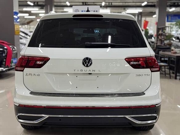 2023 Volkswagen Tiguan II Рестайлинг, белый, 2430000 рублей - вид 4
