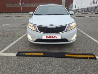 2014 Kia Rio 6-speed III, белый, 650000 рублей, вид 2