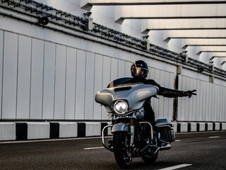 2014 Harley-Davidson Street Glide, серебристый, 1202202 рублей, вид 2