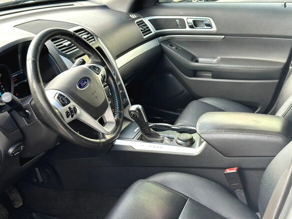 2015 Ford Explorer V Рестайлинг, белый, 1990000 рублей - вид 25