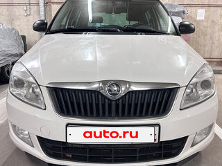 2014 Skoda Fabia II Рестайлинг, белый, 950000 рублей, вид 1
