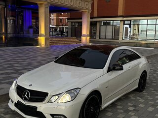 2011 Mercedes-Benz E-Класс 200 7G-Tronic IV (W212, S212, C207), белый, 1380000 рублей, вид 1