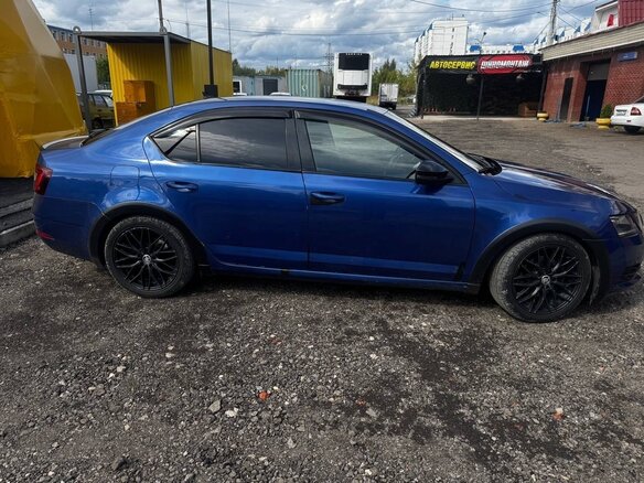 2018 Skoda Octavia III (A7) Рестайлинг, синий, 1440000 рублей - вид 3